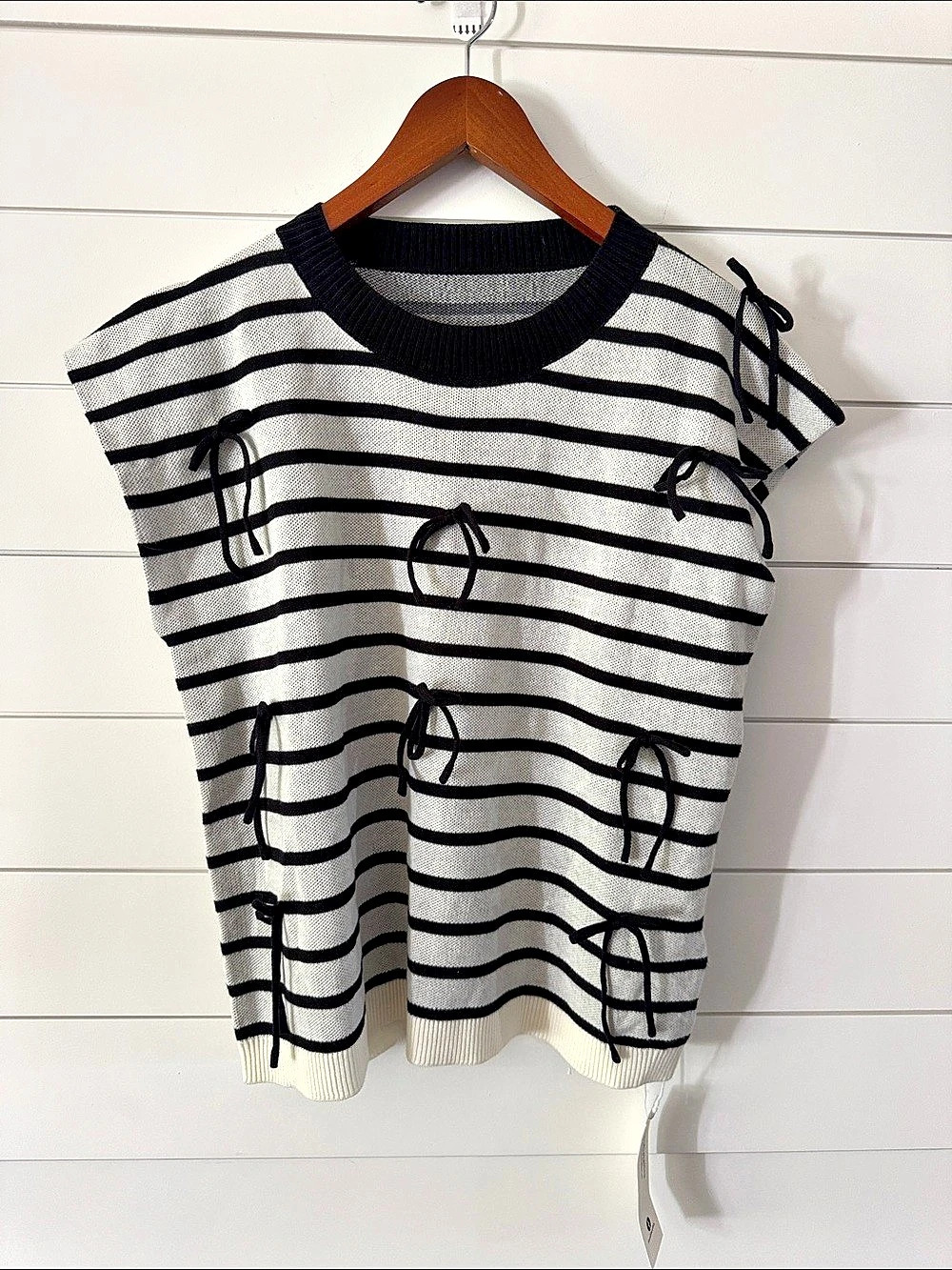 Sundallina RT5866 Striped Sweater in White & Black Size Medium NWT